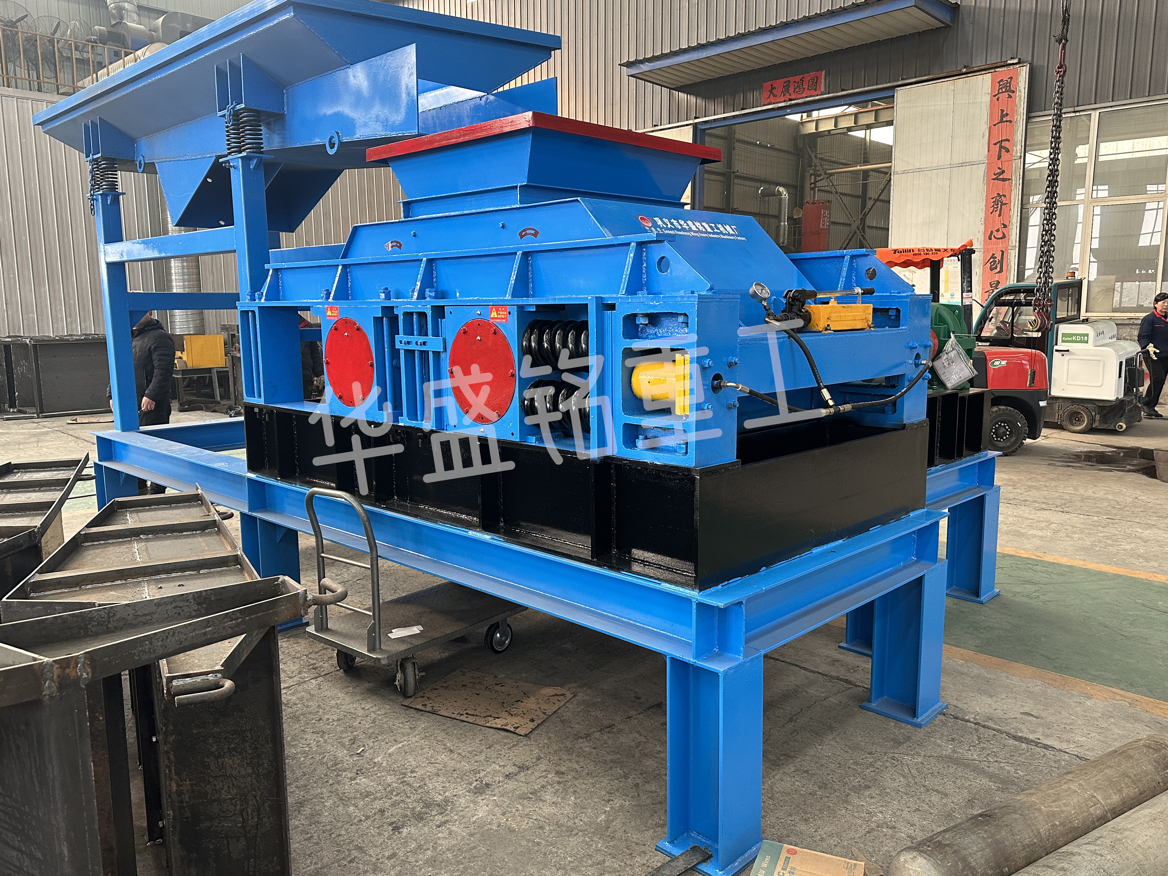 瀝青再生料破碎篩分機,再生料破碎機廠家報價,瀝青再生料破碎生產(chǎn)線全套設備