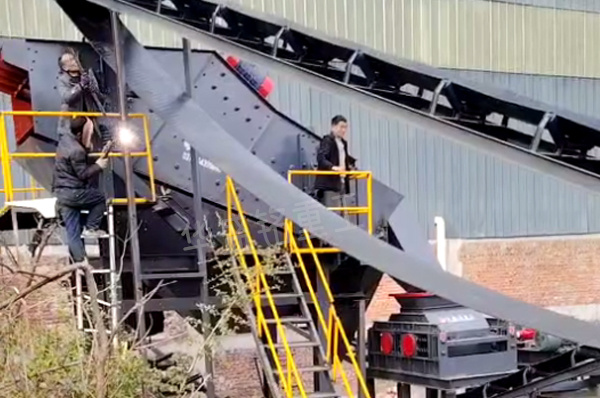 湖北銑刨料篩破一體機(jī)安裝現(xiàn)場