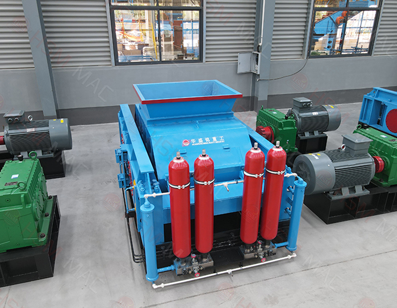 石灰巖破碎機，石灰巖制砂機，大型液壓對輥制砂機價格，對輥制砂機型號 